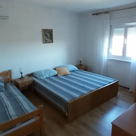 Apartman Lana * 萨利
